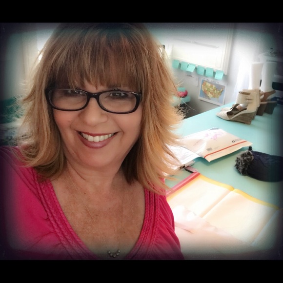 Meet your Posher, Tricia - Picture 2 of 5